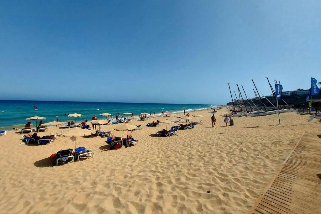 Amplio En La Playa Del Esquinzo Jandia (Fuerteventura)